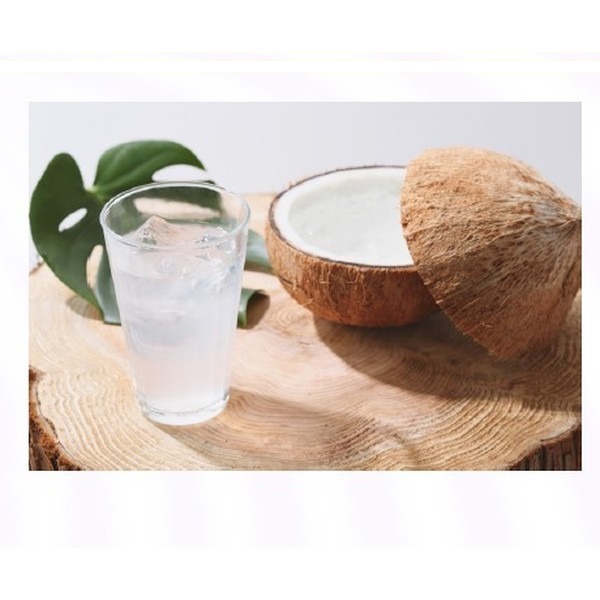 Kokosnusswasser (100 % natürlich)